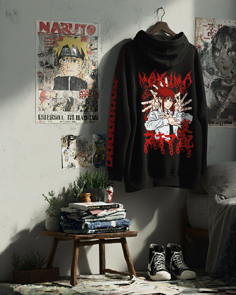 Hoodie oversize negro de Makima (Chainsaw Man) — detalle del arte — NEXO Street